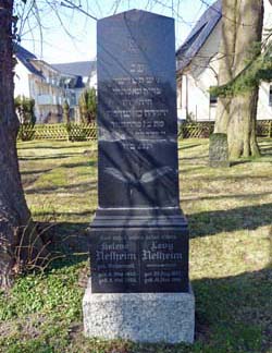 Der Doppelgrabstein für Levy und Helene Netheim in Höxter  