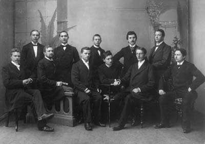 Max Rosenstern (stehend, 2. v. links) 1896 beim Abitur  