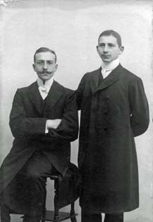 Walter Fränkel (rechts) 1907 auf dem Abiturfoto  