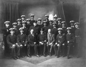 Die Sanitätskolonne vom Roten Kreuz 1922; sitzend, 3. v. l.: Dr. Richard Frankenberg  