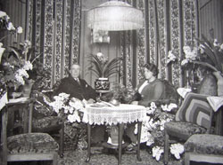Oskar Lipper und seine Frau Elisabeth bei einer Geburtstagsfeier (1928)  