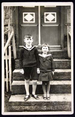 Edith Kleeberg mit ihrem Bruder Albert (1929)  