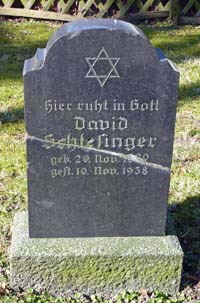 Der Grabstein für David Schlesinger auf dem Jüdischen Friedhof in Höxter  