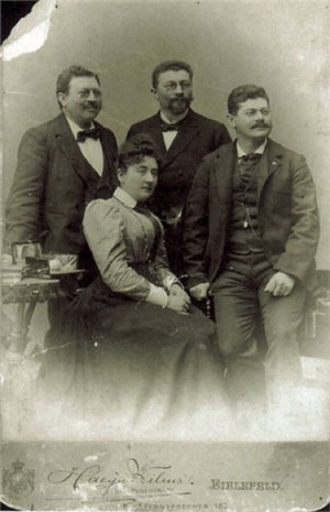 Die Geschwister Alexander, Johanna, Karl und Samuel Paradies etwa Anfang des 20. Jahrhunderts  