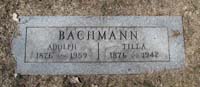 Der Grabstein für Adolph Bachmann und seine Frau Mathilde in Eau Claire  