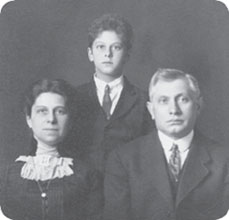 Sol Lowendorf mit seiner Frau Clara und dem Sohn Chester (um 1915)  