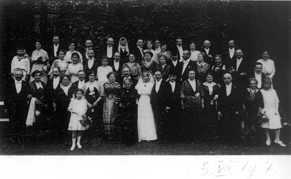 Die Hochzeit von Dr. Richard Frankenberg mit seiner Frau Änne, geb. Wichelhausen, im Juli 1914.  