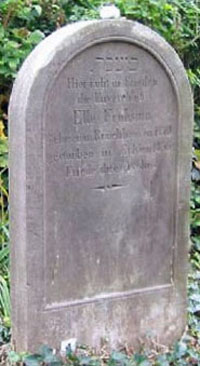 Der Grabstein für Ella Frohsinn auf dem Friedhof in Brakel  