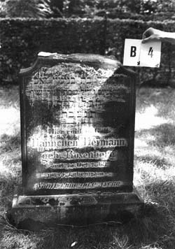 Der Grabstein von Johanna Heymann geb. Rosenberg auf dem Friedhof in Geldern  