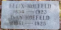 Der Grabstein für Iwan Höfeld und seinen Bruder Felix in Chicago  