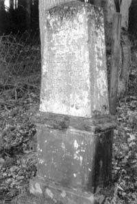 Der Grabstein von Levi Katz auf dem Friedhof in Ovenhausen  