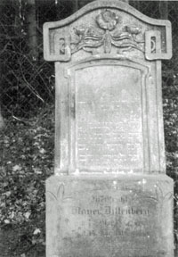 Der Grabstein für Meyer Dillenberg in Ovenhausen  