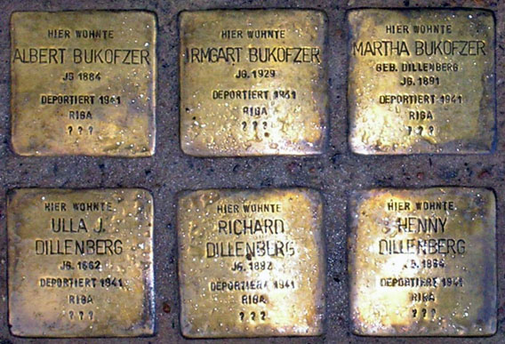 Sechs Stolpersteine vor dem Haus an der Stummrigestr. 47 erinnern an die aus Höxter deportierten Angehörigen der Familie  